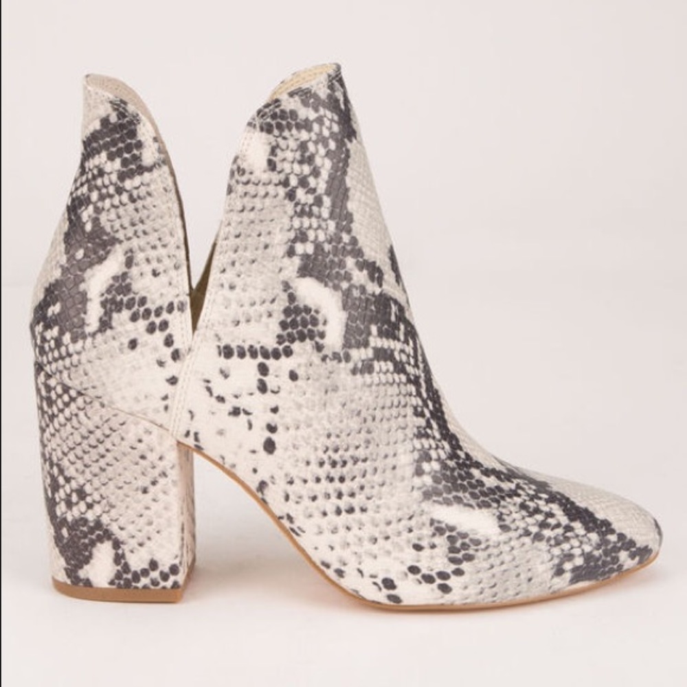 STEVE MADDEN Rookie Natural Snake Womens Booties